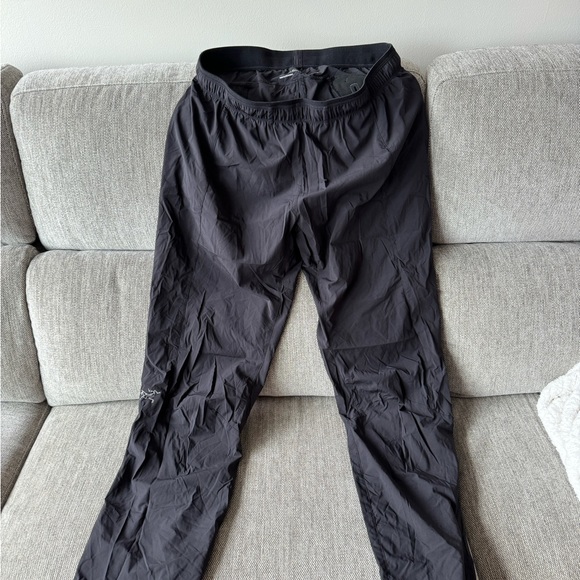 ARC’TERYX HAUL. Sizes are M,L for the pink jacket (women) - Picture 11 of 16